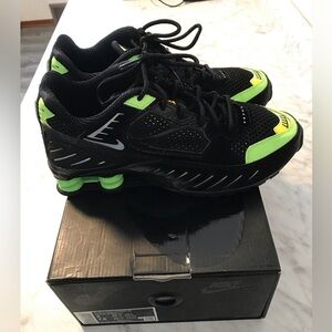 NIKE SHOX SHOCKS Enigma Shoes